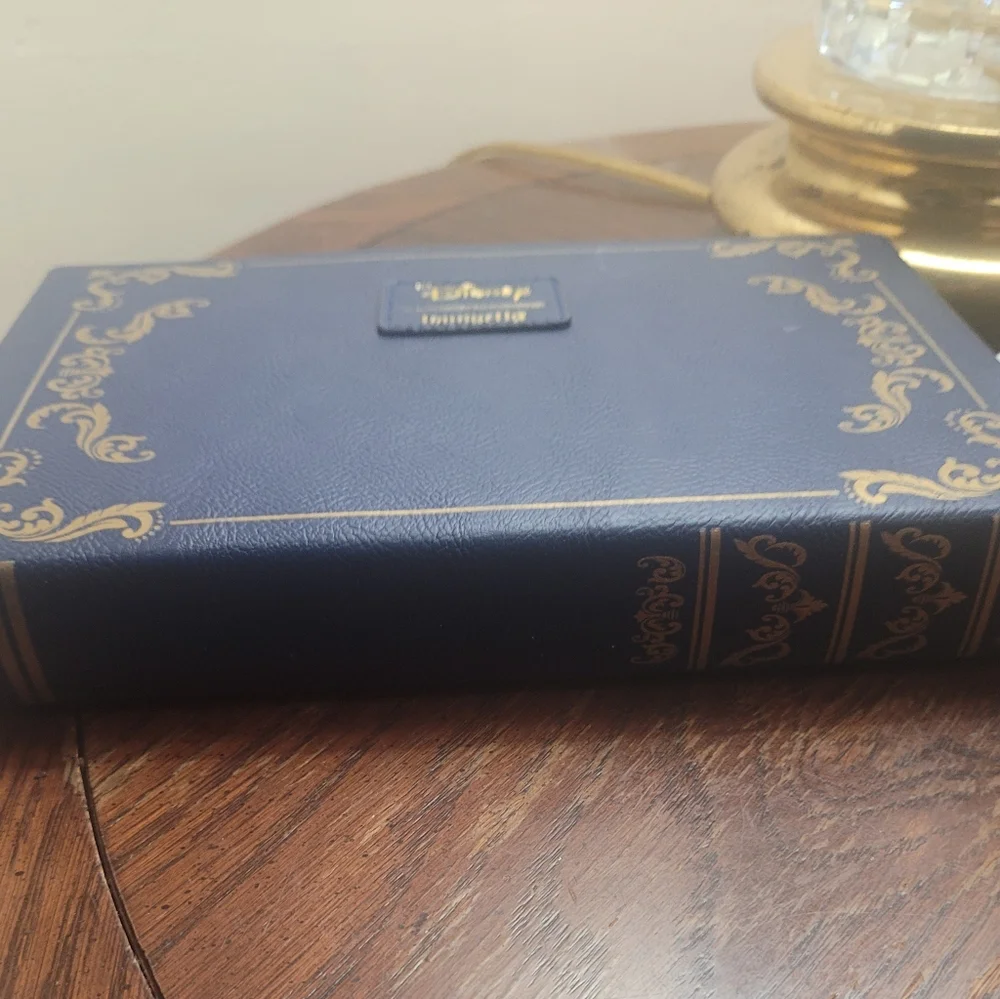 Loungefly Disney Snow White Storybook crossbody - Picture 5 of 6